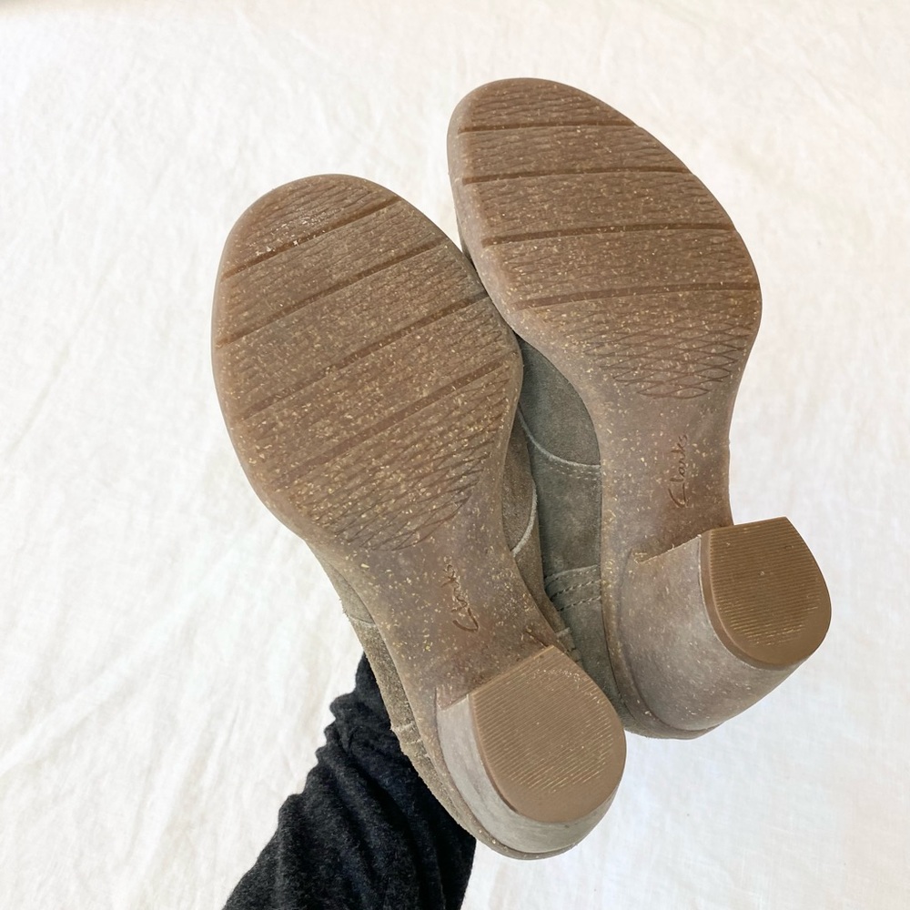 Clarks Artisan Brown Suede Leather Ankle Block Heel Comfort Booties - Picture 10 of 14